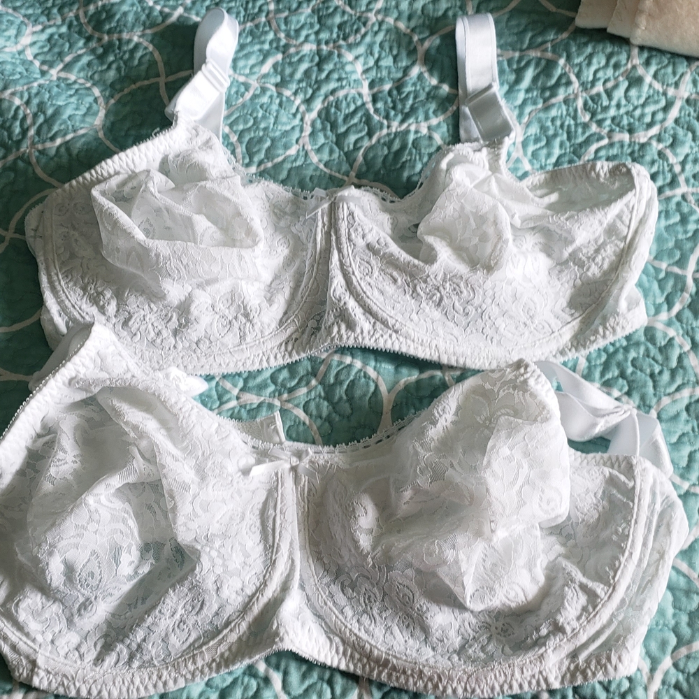 White Lace Full-Coverage Bra with Underwire